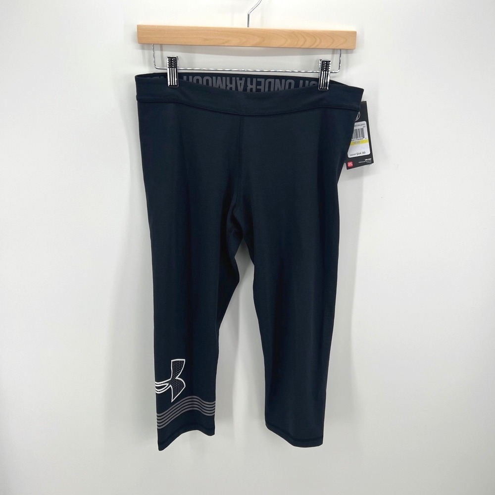 Under Armour Capri Leggings Womens Medium Black Athletic Fitted Graphic Logo